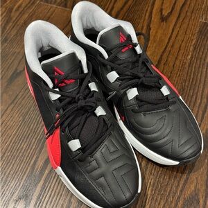 Nike Giannis Freak 5 Size 13 US